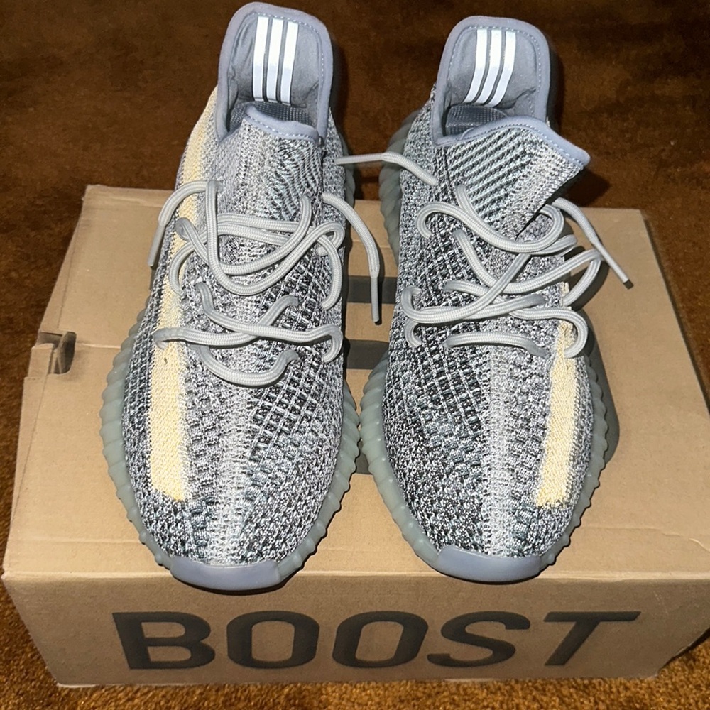 YEEZY BOOST 350 V2
